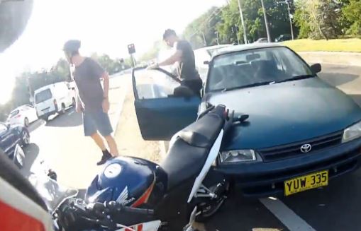 Καραμπόλα με… γαλατική ευγένεια – ΒΙΝΤΕΟ