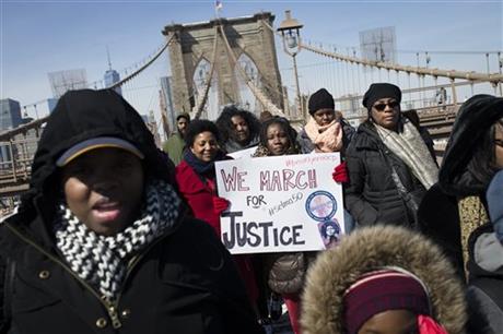 Διαδήλωση για τη “Ματωμένη Κυριακή” – ΦΩΤΟ