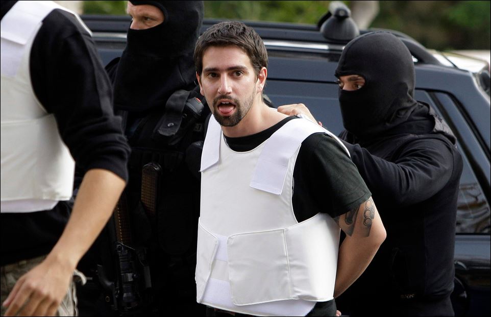 Τσάκαλος: Τρομερή πίεση από την Αντιτρομοκρατική