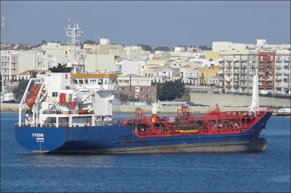 Δεξαμενόπλοιο πλέει ακυβέρνητο κοντά στα Κύθηρα