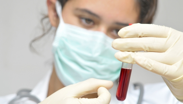 Τεστ αίματος διακρίνει αν η λοίμωξη οφείλεται σε ιό ή βακτήριο