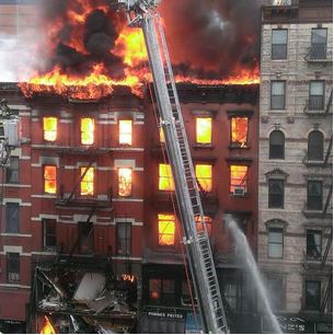 Κατέρρευσε μέρος του κτιρίου στο Μανχάταν από την ισχυρή έκρηξη – ΦΩΤΟ
