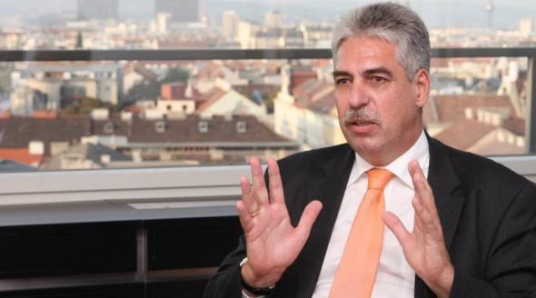 “Περιμένουμε την επίσημη αξιολόγηση των θεσμών για την Ελλάδα”