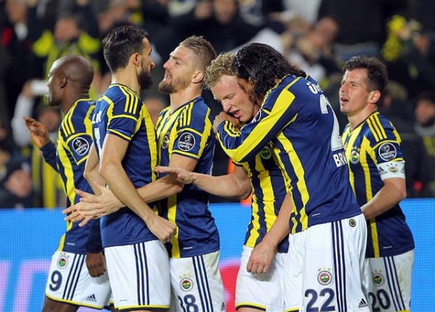 Πήρε το ντέρμπι η “Φενέρ”, φωτιά στην κορυφή