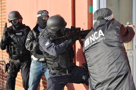 Επιχείρηση “σκούπα” για… χάκερ