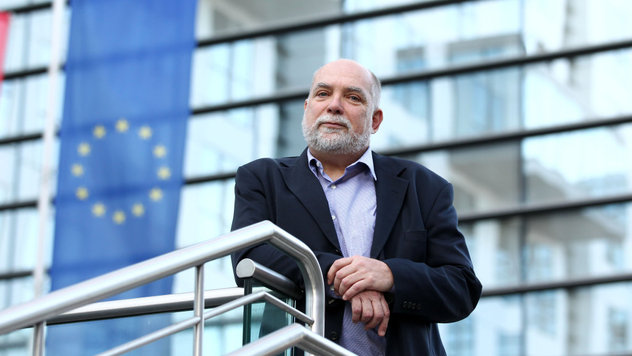 Βίζερ: Η Ελλάδα θα μείνει στην Ευρωζώνη