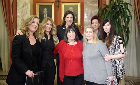 «Θα τις αποκαλώ κορίτσια, θα με λένε Ζωή»