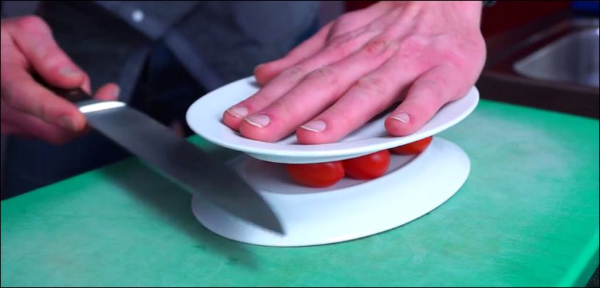 Πως να κόψετε ντοματίνια σε 30” – ΒΙΝΤΕΟ