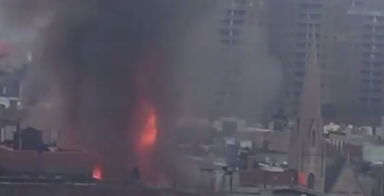 Μανχάταν: Οι φλόγες στο κτίριο μετά την ισχυρή έκρηξη – ΒΙΝΤΕΟ