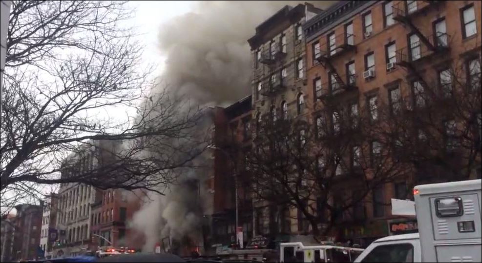 Οι πρώτες εικόνες από την έκρηξη σε κτίριο στο Μανχάταν – ΤΩΡΑ