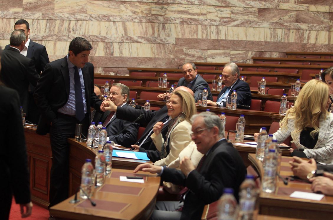 Αποχώρησαν Καραμανλής -Μεϊμαράκης μετά την ομιλία Σαμαρά