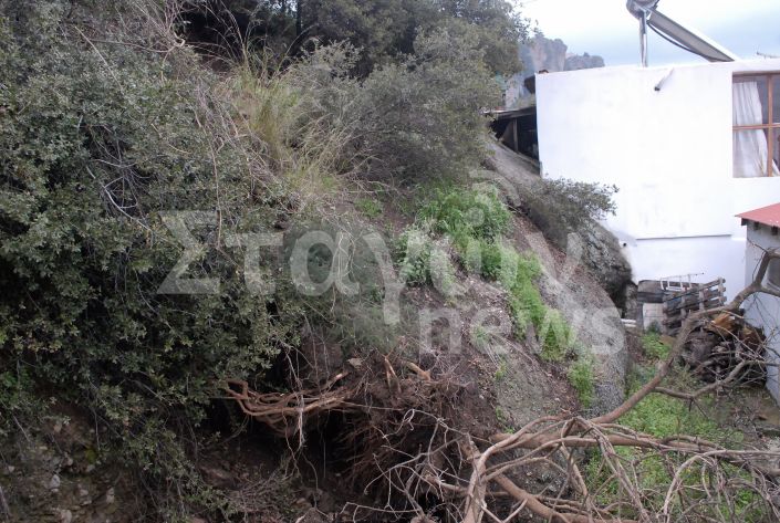 Υποχώρησε βράχος στα Μετέωρα φτάνοντας δίπλα σε σπίτια – ΦΩΤΟ