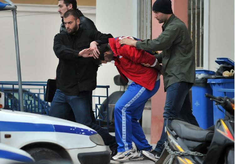 Στη ΓΑΔΑ ο γιος της 60χρονης που δολονήθηκε στη Βούλα – ΦΩΤΟ