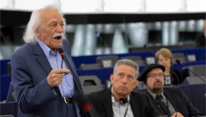 Έκκληση Γλέζου στο Ευρωκοινοβούλιο να σταματήσει ο “στραγγαλισμός” της Ελλάδας