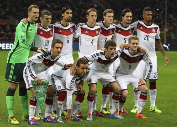 Με μαύρα περιβραχιόνια η Γερμανία