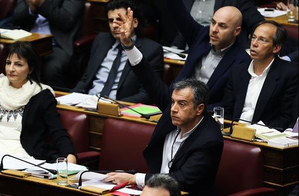 Θεοδωράκης: Η Κωνσταντοπούλου διέλυσε την κοινοβουλευτική διαδικασία