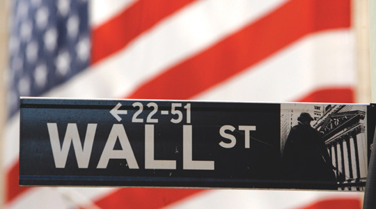 Αναιμική ανάπτυξη πιέζει τη Wall Street