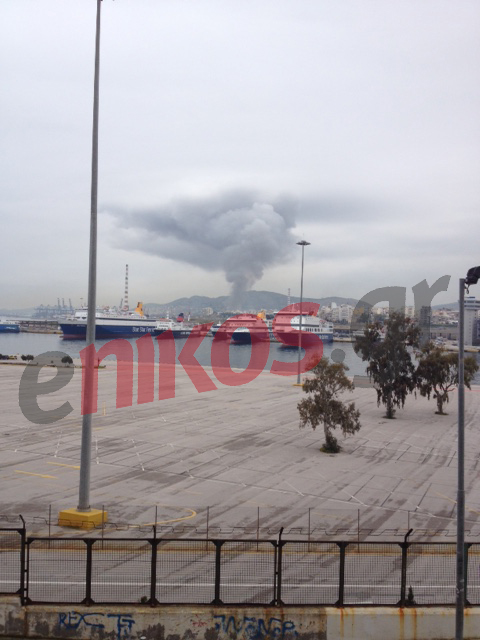 Ένας νεκρός από την πυρκαγιά στο Κερατσίνι – ΤΩΡΑ