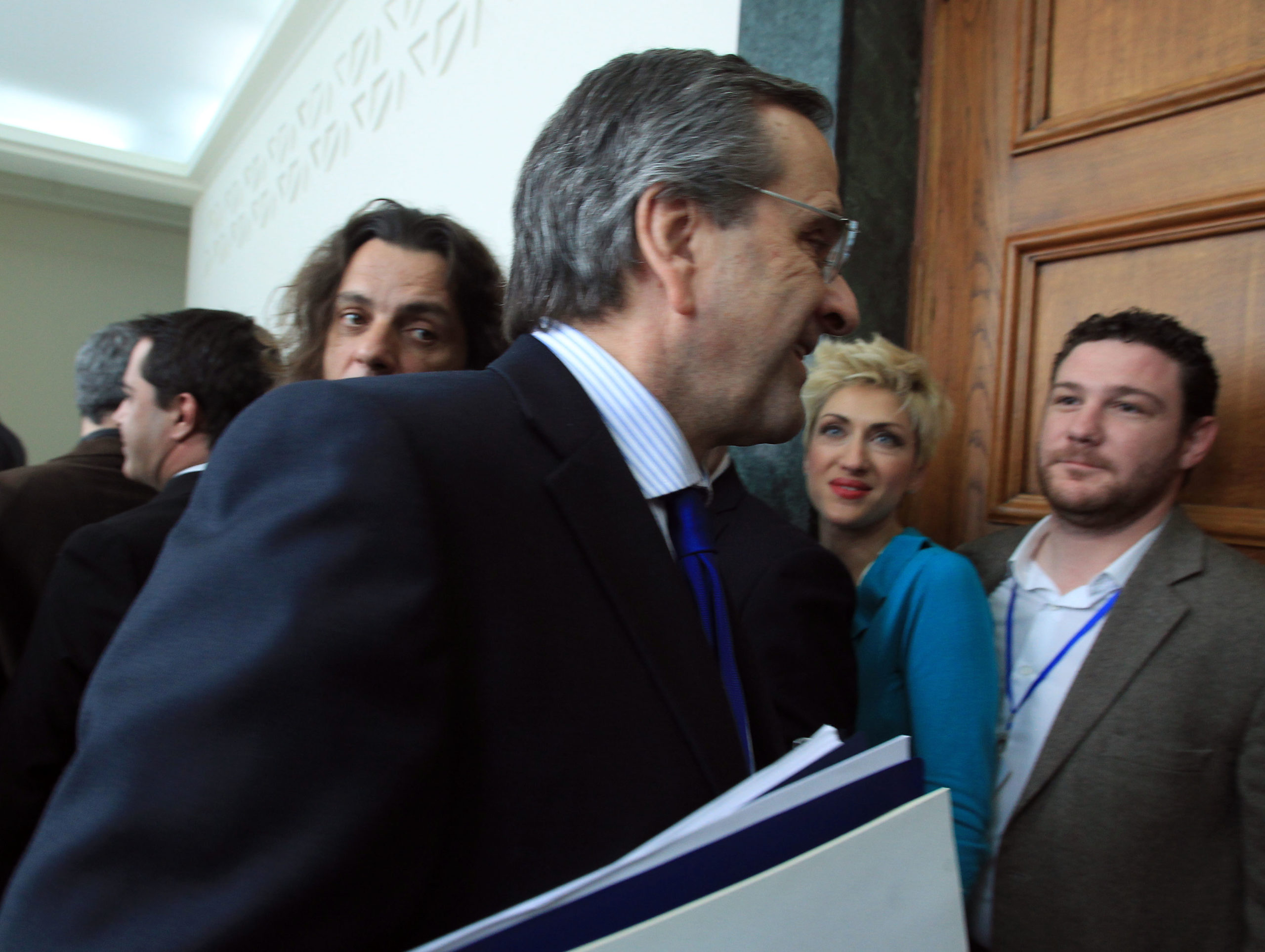 Σαμαράς: Όποιος θέλει να θέσει θέμα προέδρου να το πει τώρα…