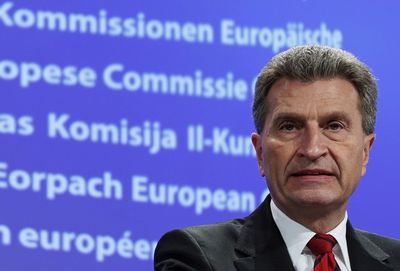 Έτινγκερ: Οι Έλληνες βρίσκονται και πάλι σε πορεία