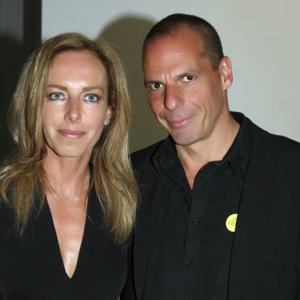 Με τη σύζυγό του στο Παρίσι ο Βαρουφάκης – ΦΩΤΟ