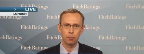 Με υποβάθμιση της Ελλάδας απειλεί ο Fitch