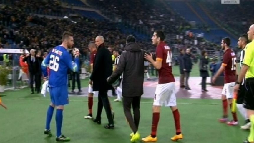 Παραλίγο… τσαμπουκάς με Μανωλά και συμπαίκτη του – ΒΙΝΤΕΟ