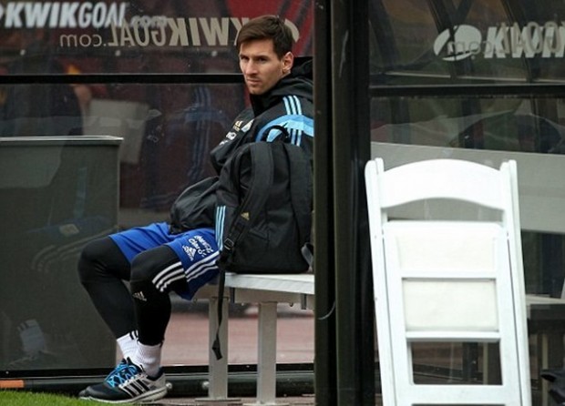 Δεν παίζει ο Μέσι;