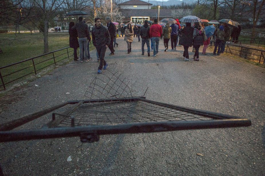 Καρέ – καρέ η εισβολή στη Γαλακτοκομική Σχολή