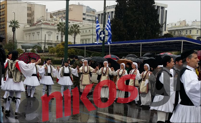 Οι χορευτικές εκδηλώσεις στην πλατεία Συντάγματος – ΦΩΤΟ