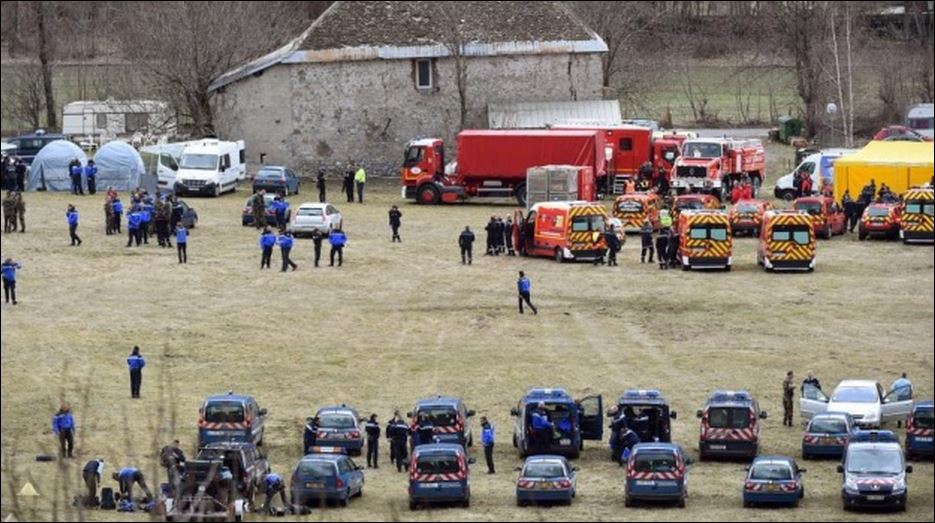 Σωστικά συνεργεία στην περιοχή της συντριβής – Νέες ΦΩΤΟ