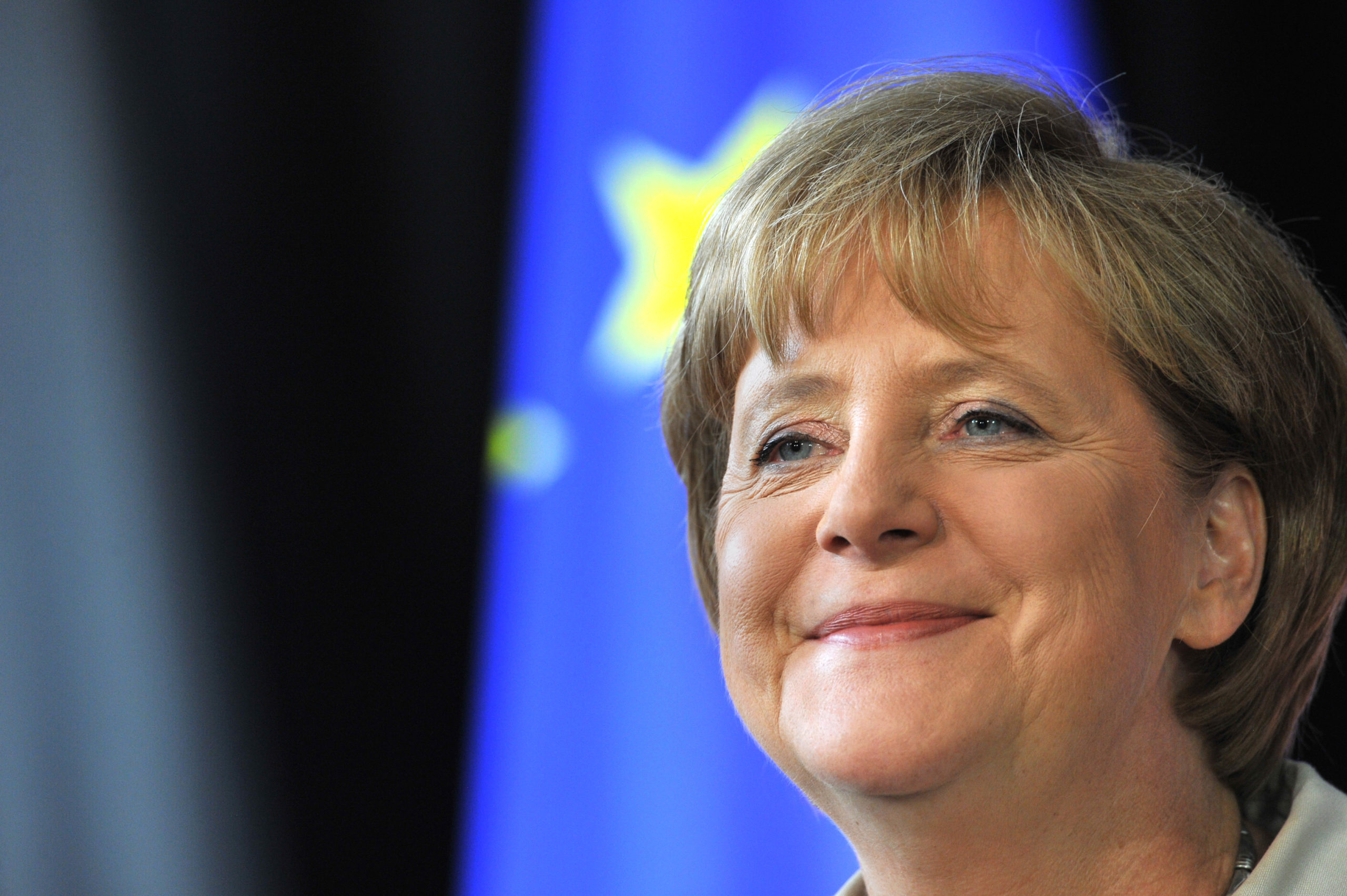 “Μπροστά” η Μέρκελ σε νέα δημοσκόπηση