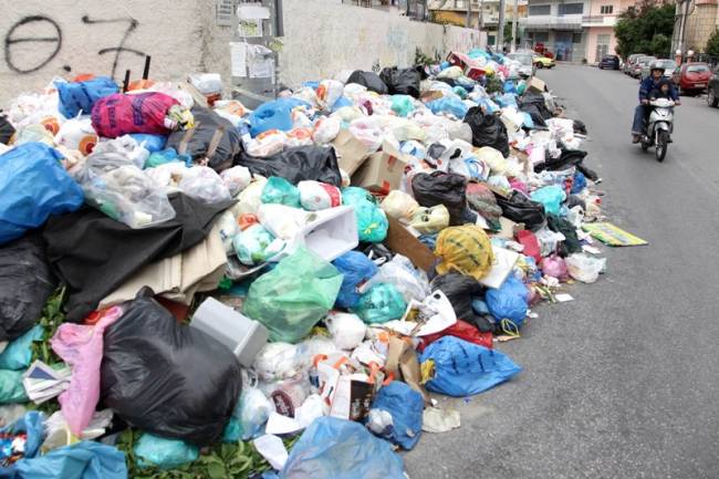 Διαμαρτυρία στην Τρίπολη για τα σκουπίδια