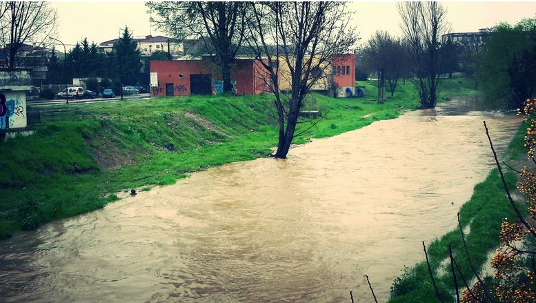Ανέβηκε η στάθμη του Ληθαίου στα Τρίκαλα – ΦΩΤΟ