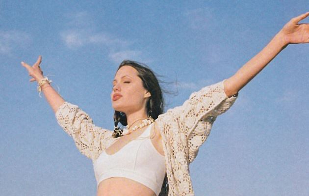 Η άγνωστη φωτογράφιση μόδας της Τζολί – ΦΩΤΟ