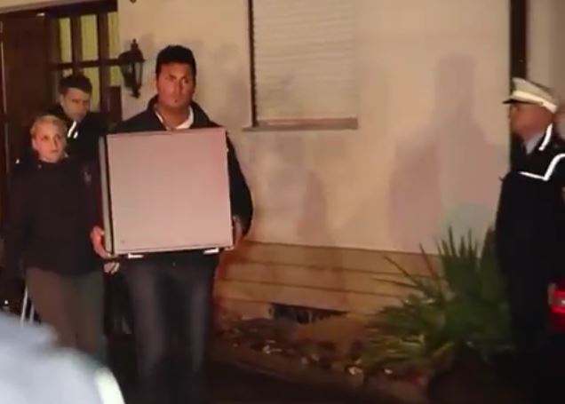 Οι αστυνομικοί στο σπίτι του Lubitz – ΒΙΝΤΕΟ