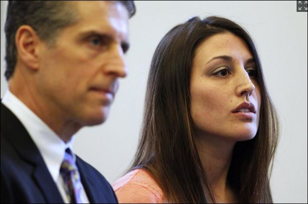 «Ασυγκράτητη» καθηγήτρια έκανε σεξ με 18χρονους μαθητές της