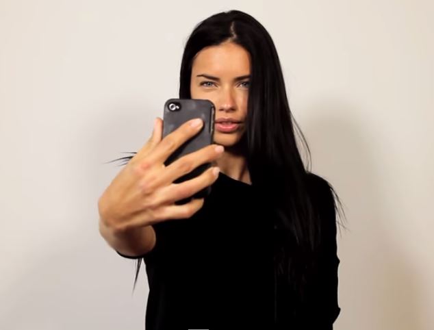 Πώς να βγάλεις selfie σαν σούπερ μόντελ – ΒΙΝΤΕΟ