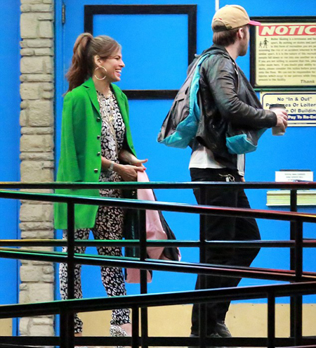 O Γκόσλινγκ διοργάνωσε πάρτι-έκπληξη για την Μέντες