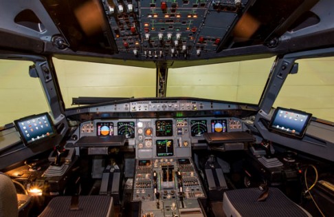 ΕΕ: Εξετάζει την υποχρεωτική παρουσία δύο προσώπων στα πιλοτήρια