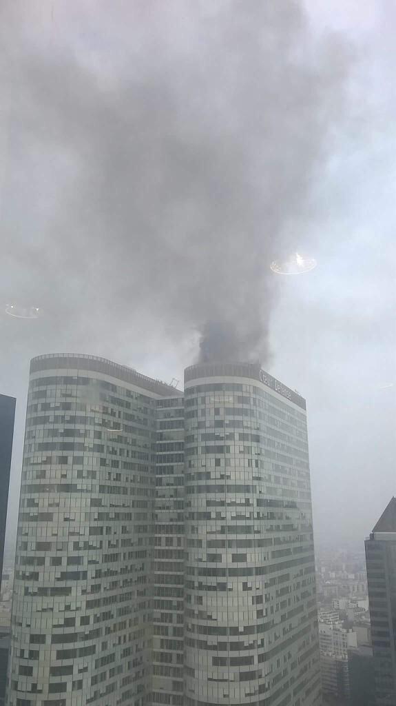 Φωτιά σε ουρανοξύστη του Παρισιού – ΒΙΝΤΕΟ