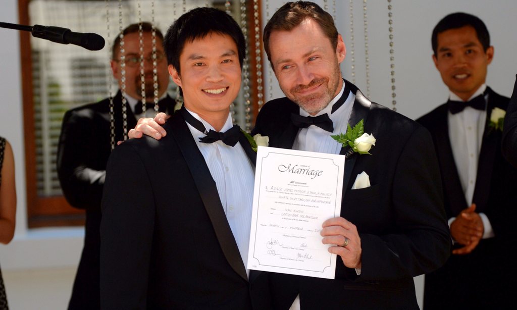 Φρένο σε γάμους ομοφύλων