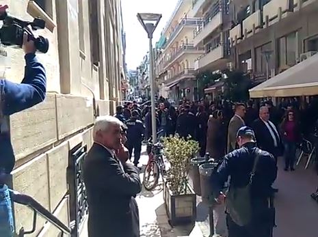 Στον ανακριτή οι κατηγορούμενοι για το σκλαβοπάζαρο – ΒΙΝΤΕΟ – ΦΩΤΟ