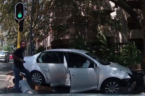 Καταδίωξη με πυροβολισμούς στο Γιοχάνεσμπουργκ – ΒΙΝΤΕΟ