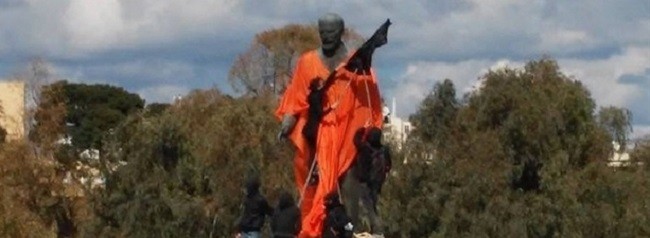 Έβαλαν πορτοκαλί φόρεμα στο άγαλμα του Ελ.Βενιζέλου– ΦΩΤΟ