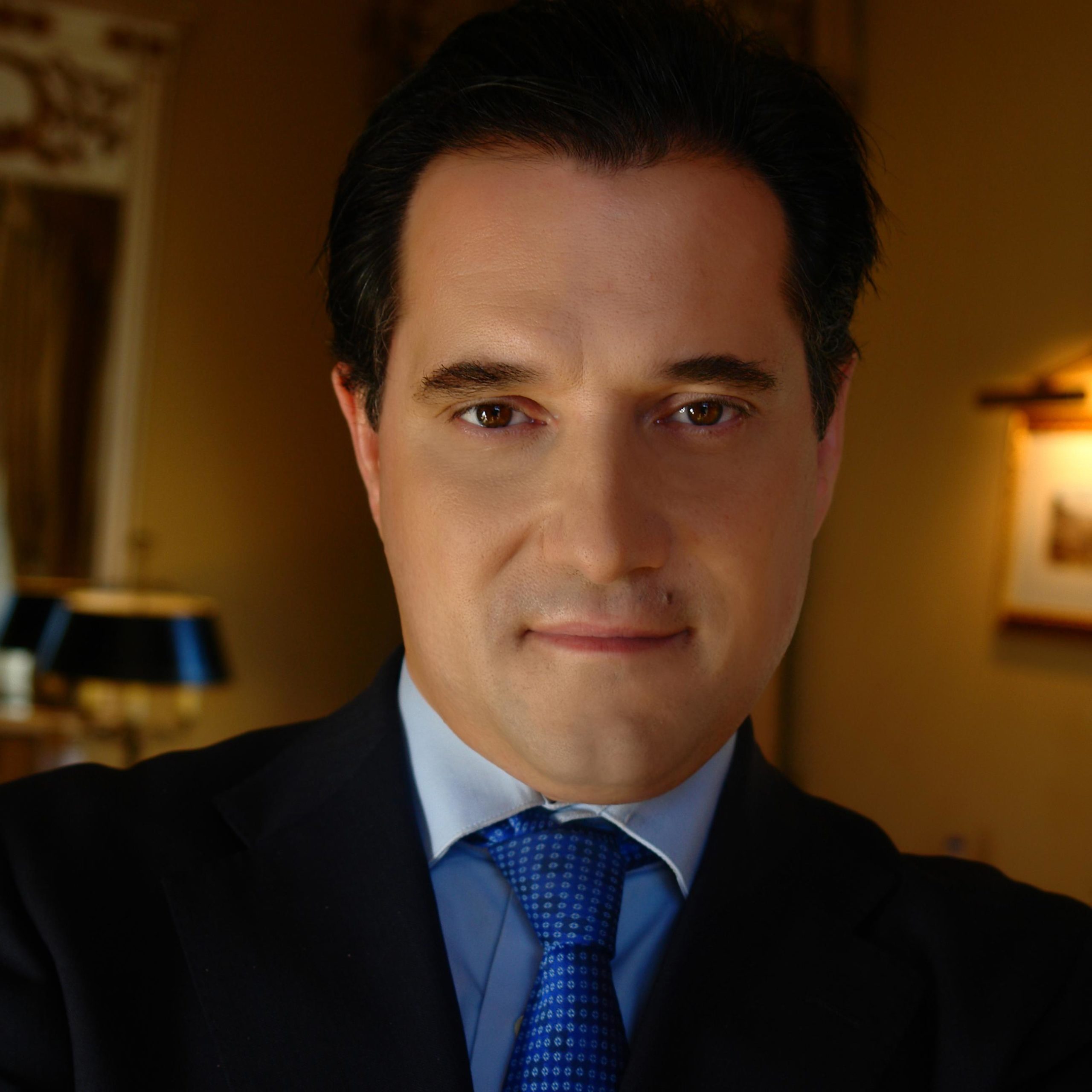 Ο Άδωνις Γεωργιάδης σχολιάζει τη φωτογράφιση του Βαρουφάκη