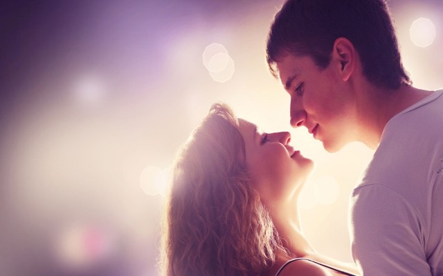 10 σημάδια ότι σε ερωτεύτηκε