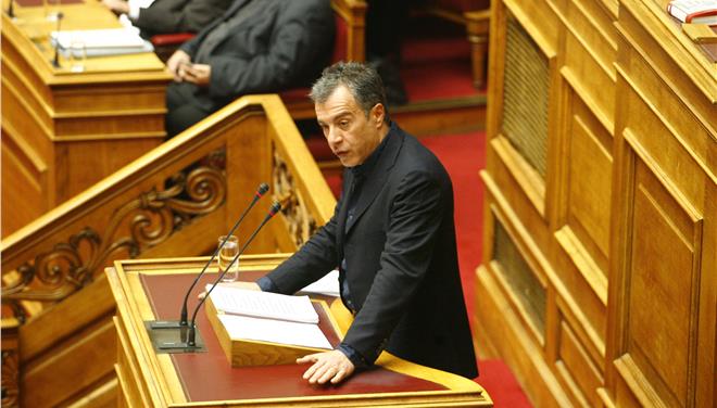 Θεοδωράκης: Να ρίξει τις κορώνες του εθνολαϊκισμού η κυβέρνηση