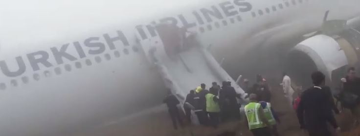 Οι πρώτες στιγμές μετά τη συντριβή του αεροσκάφους των τουρκικών αερογραμμών – ΒΙΝΤΕΟ