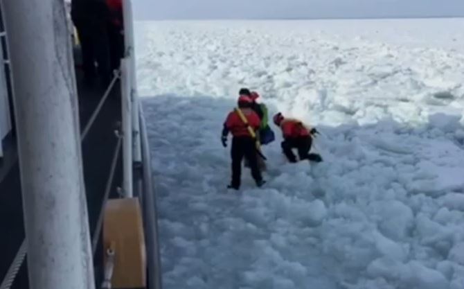 Διάσωση στην παγωμένη λίμνη – ΒΙΝΤΕΟ